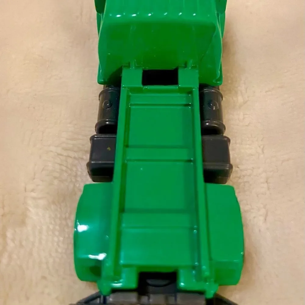 Matchbox MB695 2006 Green Utility Truck Die Cast.